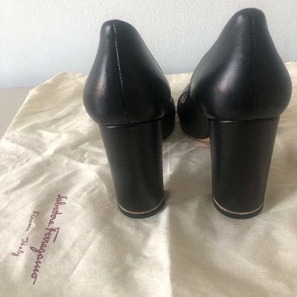Ferragamo Never Been Worn Round Toe Leather Pumps - Picture 5 of 6